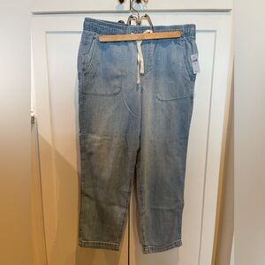 NWT Gap pull on easy jeans size medium